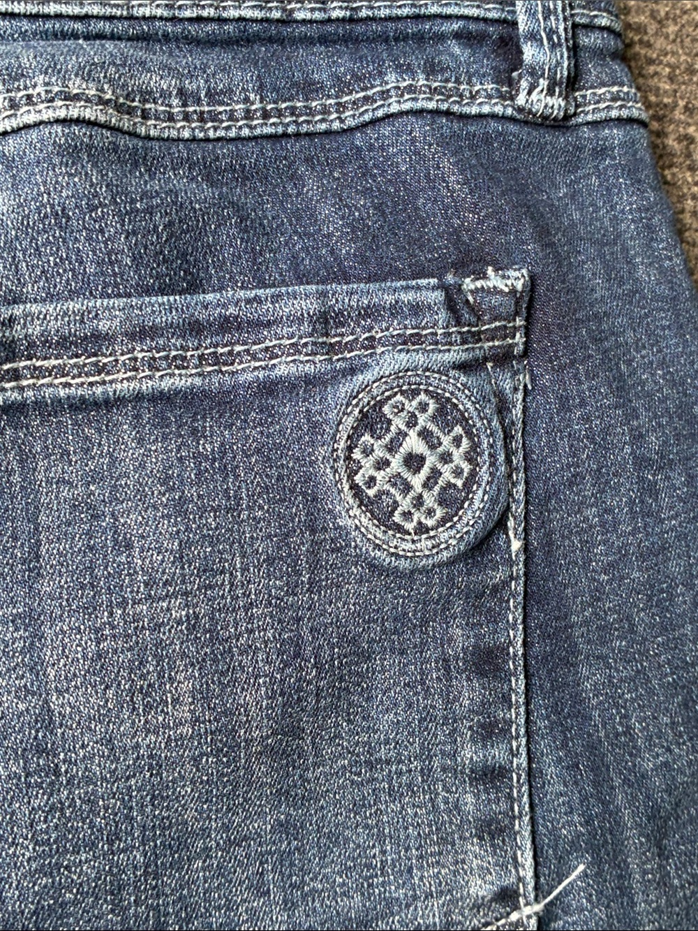 Laurie Felt Classic Boyfriend jeans in a medium wash with rolled cuffs 14P - Picture 5 of 6